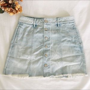 American Eagle Size 4 Light Wash Denim Skirt